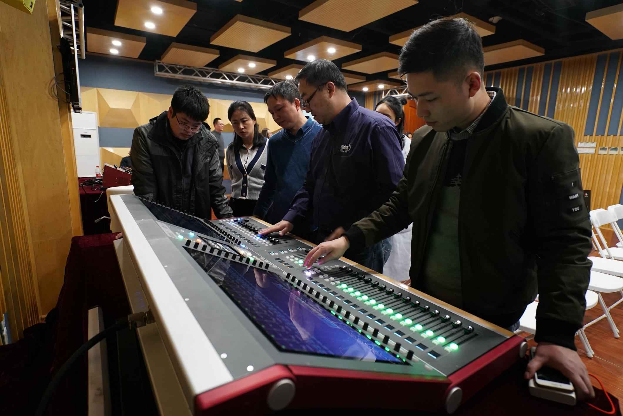 数字音频网络解决方案”研讨会完美举行